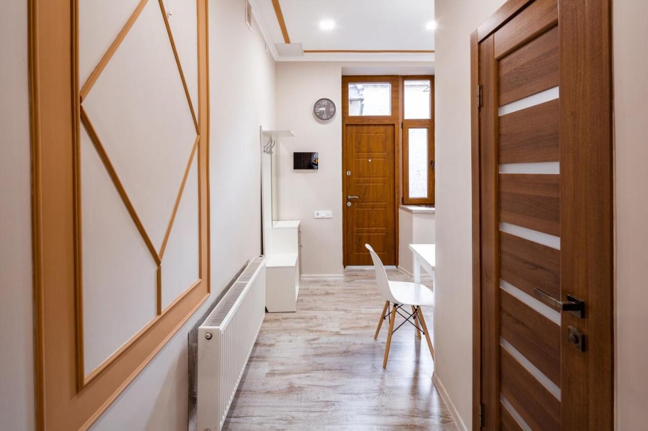 Apartment On Pekarska 15 Lviv Buitenkant foto
